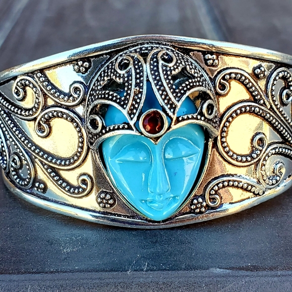 New Carved Goddess Face Garnet Silver Bracelet. - Picture 8 of 8